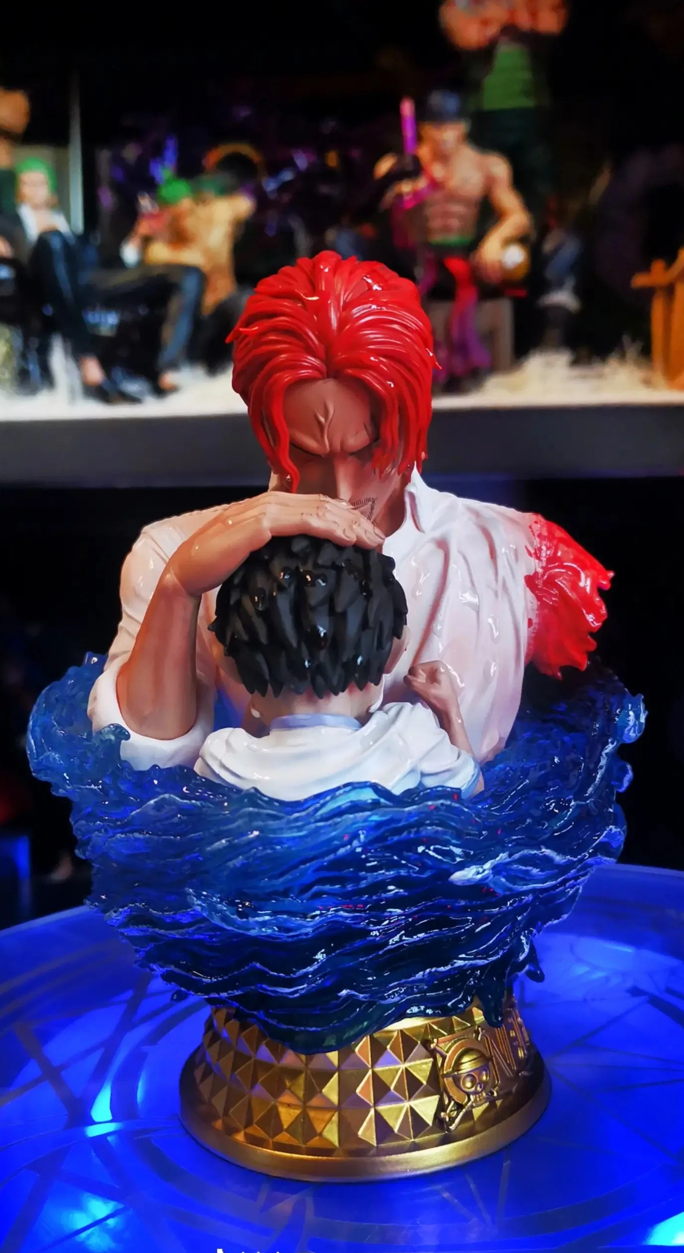 One Piece: Ruffy und Shanks haben einen Arm verloren. 20 cm große Figur