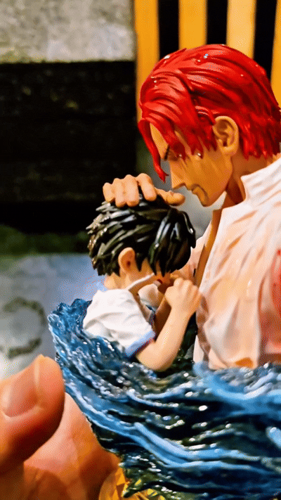 One Piece: Ruffy und Shanks haben einen Arm verloren. 20 cm große Figur